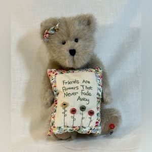 Boyds Bear "Friends Are Flowers That Never Fade Away.” Great pre-owned cond.